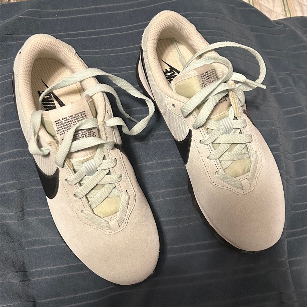 New, never worn Nike pre-love OX sneakers.